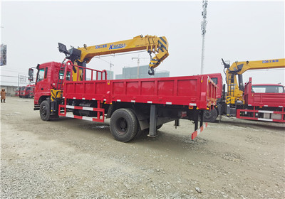 東風專底8噸徐工隨車吊 性能優勢與市場價格分析